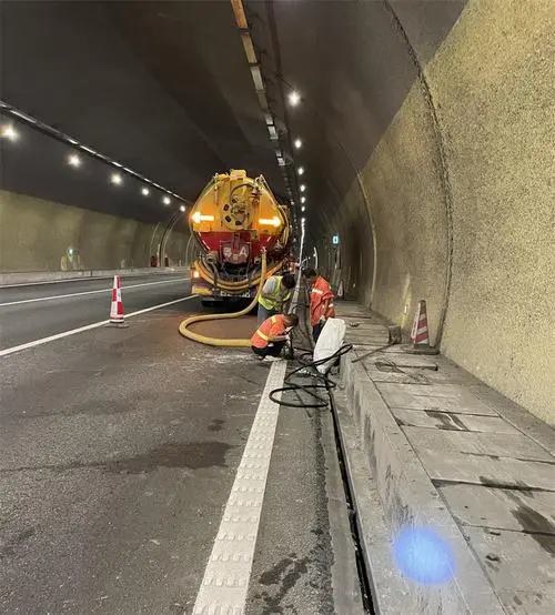 监利隧道排水渠清淤